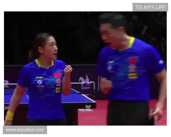 吕小军训练场上一脸严肃，转头居然偷偷吃瓜，这反差我服！