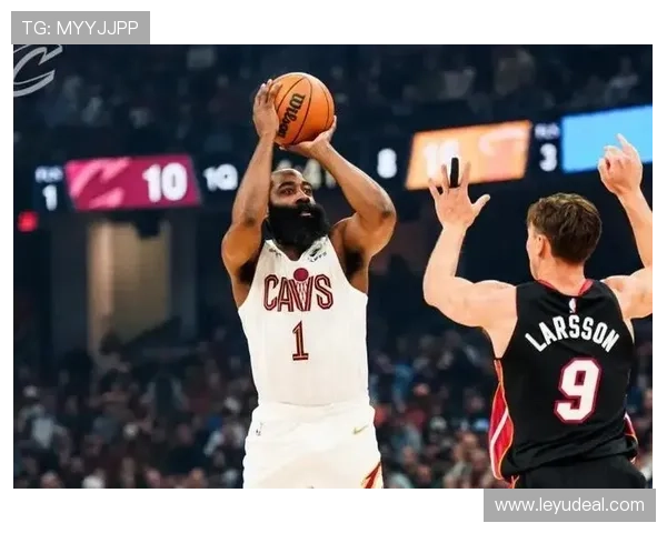 哈登利用挡拆拉开空间提升三分命中率明显优于欧文