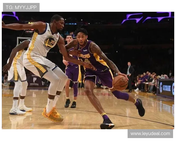 英格拉姆利用挡拆得分稳定性拉开队内得分差距