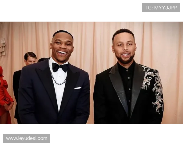 威少单打抢分方式不同于库里，改变关键回合结构