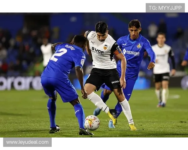 瓦伦西亚长期重建困局显现，对球队竞争力和赛季稳定性造成影响